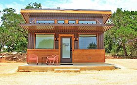 Green Acres Cottages - Dripping Springs Suite